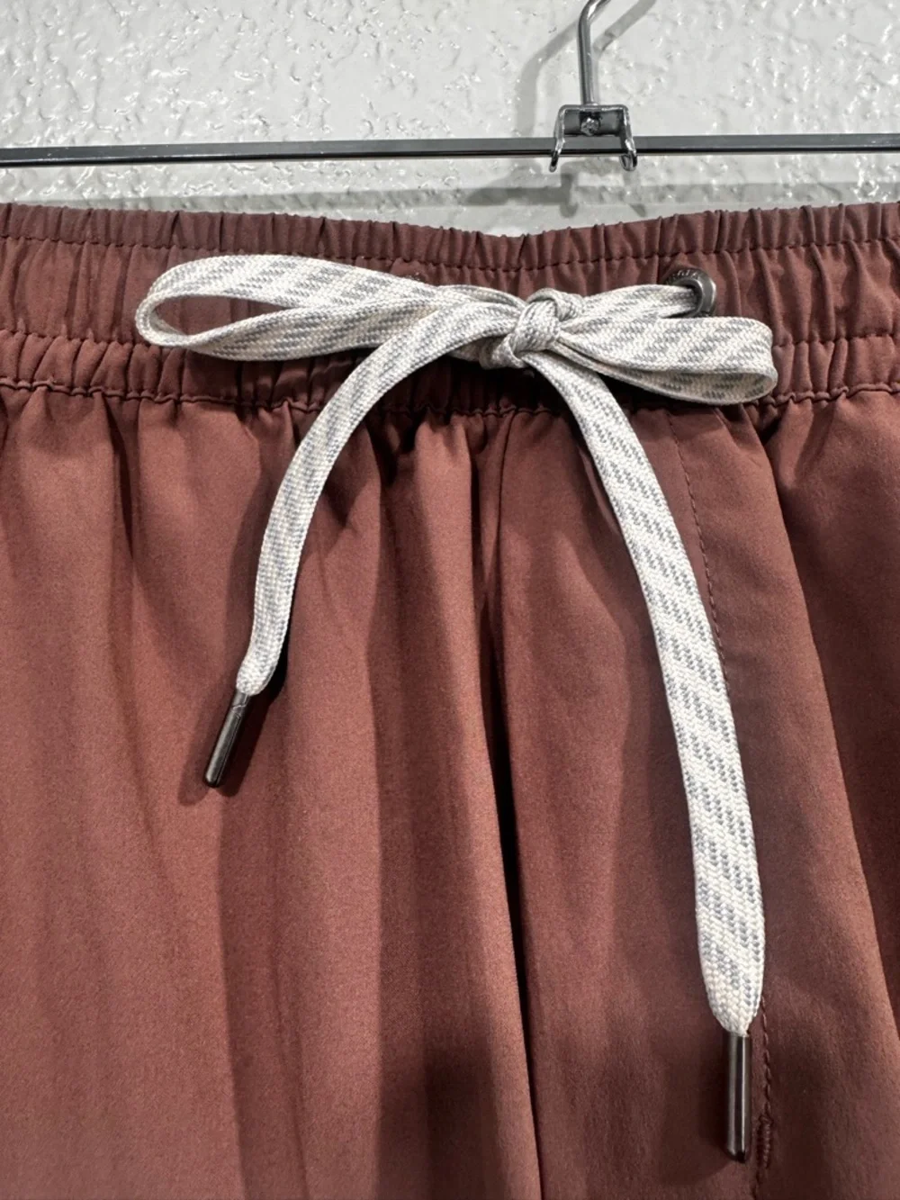 Vuori Men's Course Run Short Terracotta 5” inseam Size Large - Picture 7 of 16